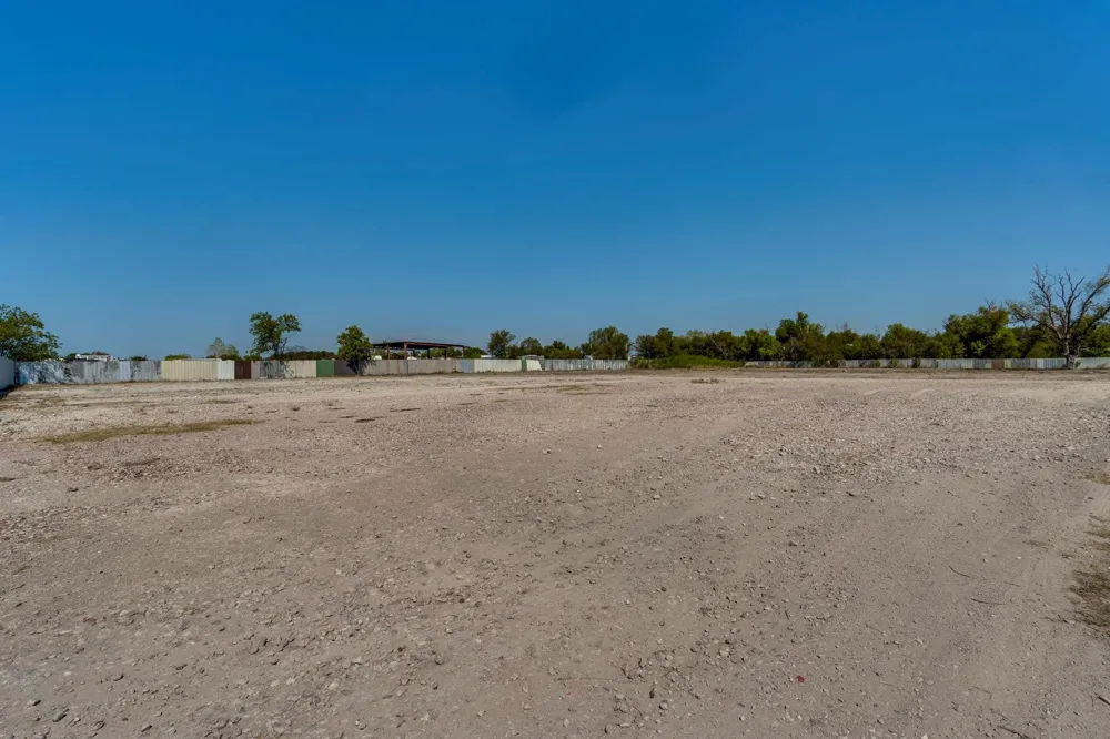 3026 S Highway 77 Waxahachie, TX 75165
