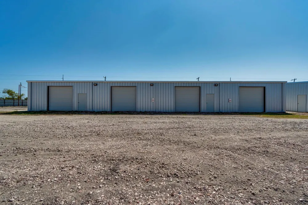 3026 S Highway 77 Waxahachie, TX 75165
