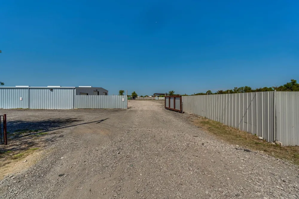 3026 S Highway 77 Waxahachie, TX 75165