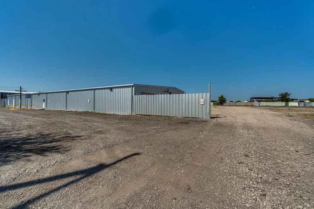 3026 S Highway 77 Waxahachie, TX 75165