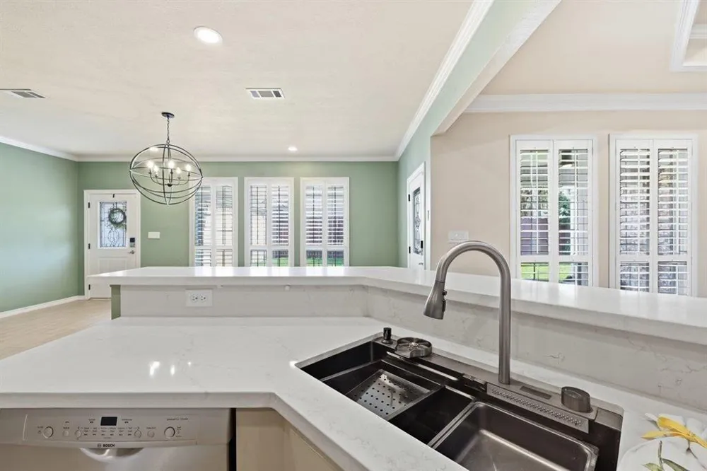 6335 Claybourn Drive Beaumont, TX 77706
