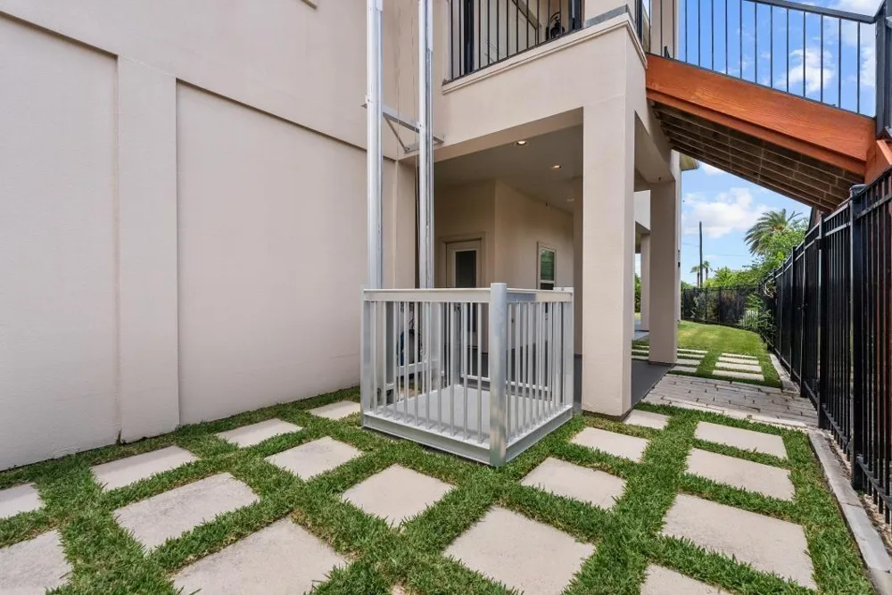 202 Debbie Lane San Leon, TX 77539