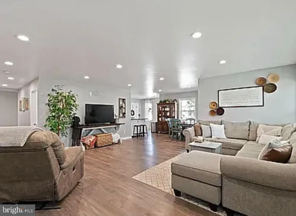 1 W POST ROAD Morrisville, PA 19067