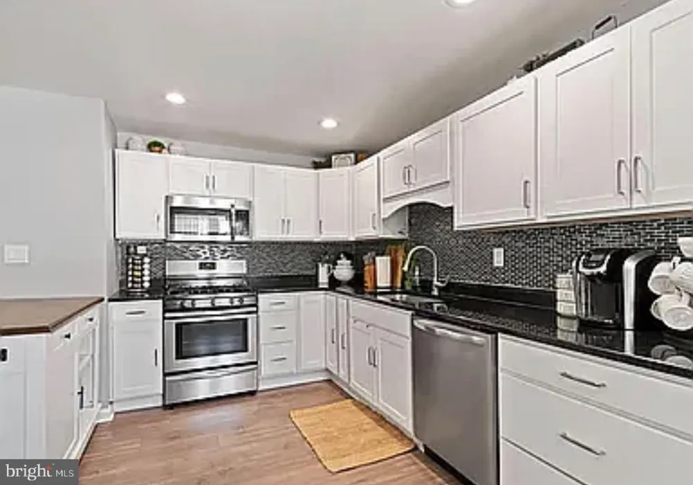 1 W POST ROAD Morrisville, PA 19067