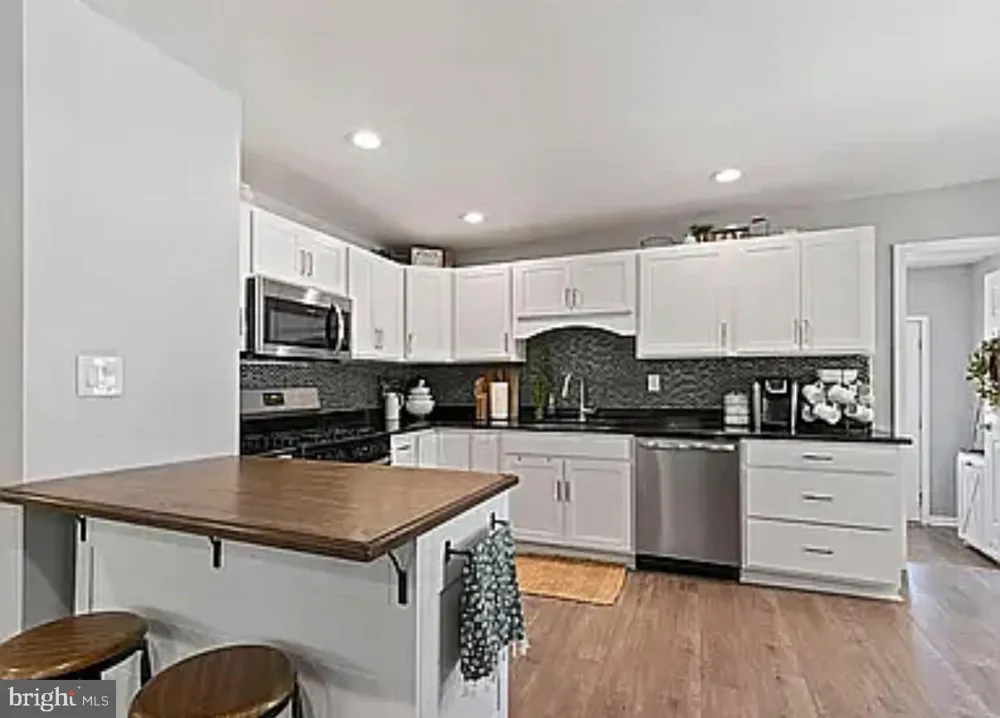 1 W POST ROAD Morrisville, PA 19067