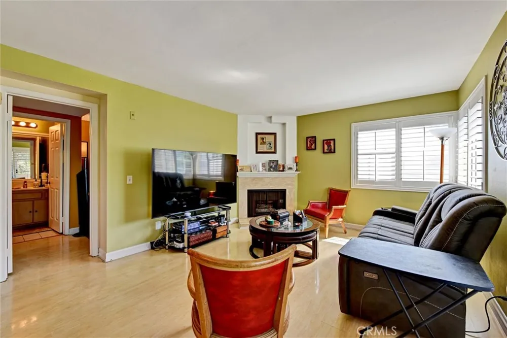 535 W 4th #201 Long Beach, CA 90802