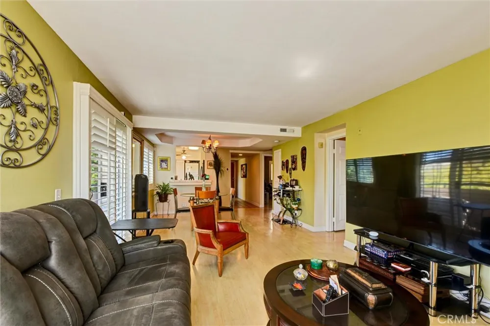 535 W 4th #201 Long Beach, CA 90802