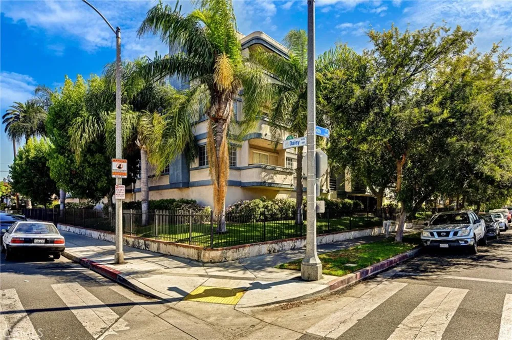 535 W 4th #201 Long Beach, CA 90802