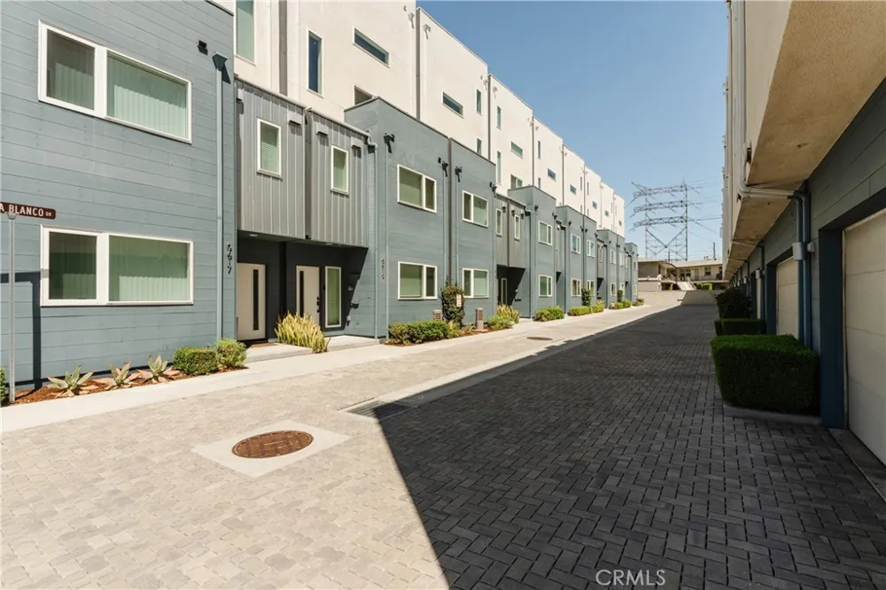 5623 Bella Blanco North Hollywood, CA 91601