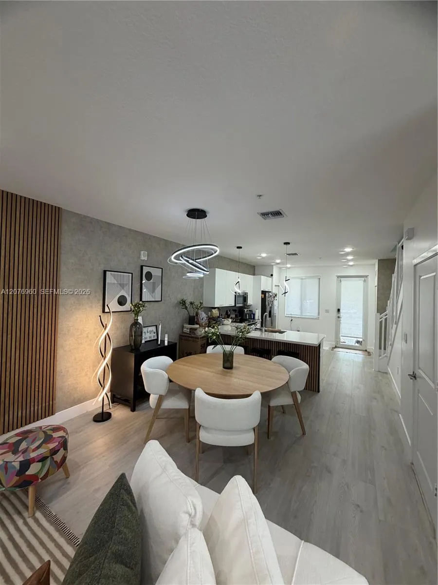 10300 NW 66th St Doral, FL 33178