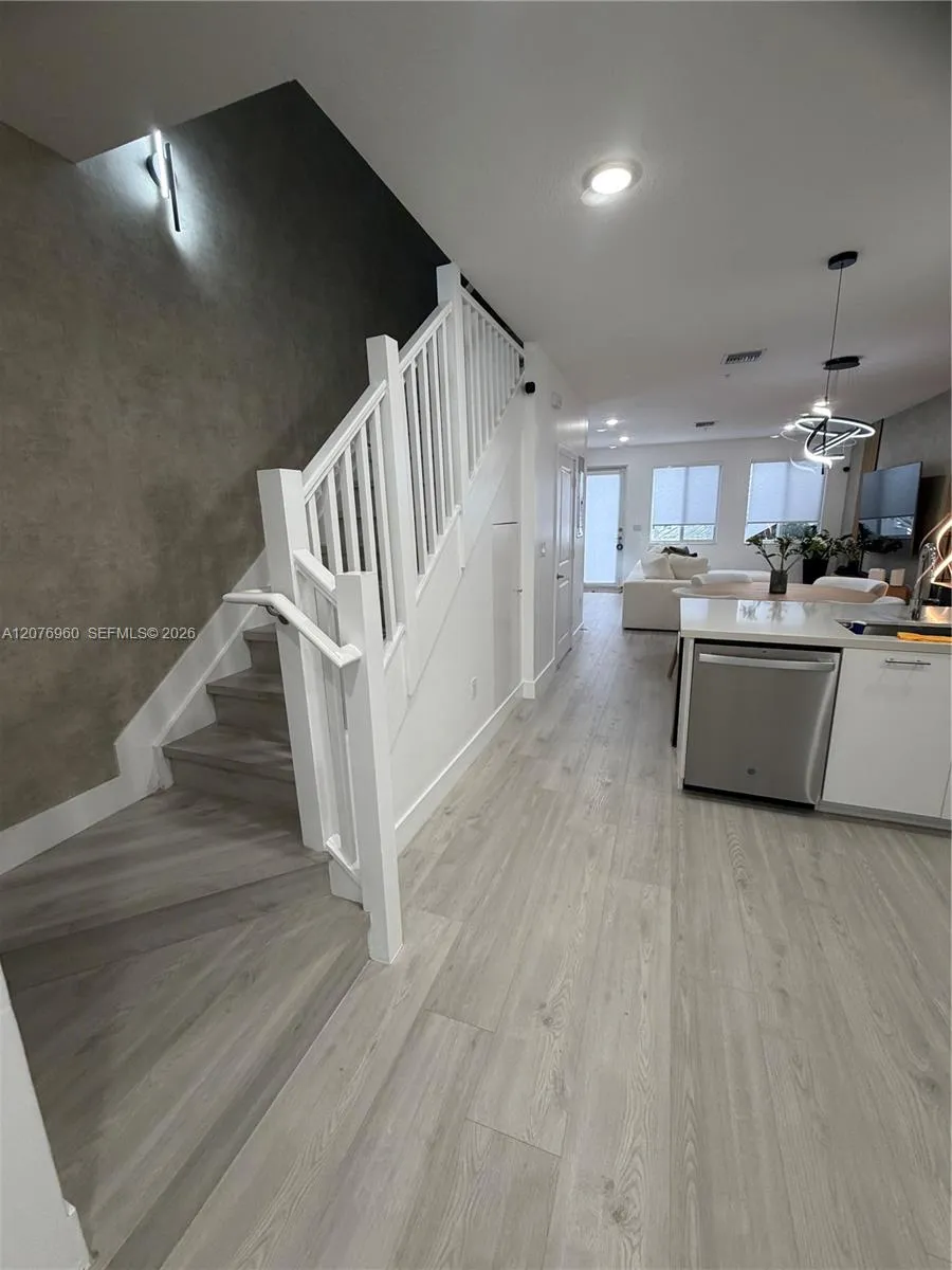 10300 NW 66th St Doral, FL 33178