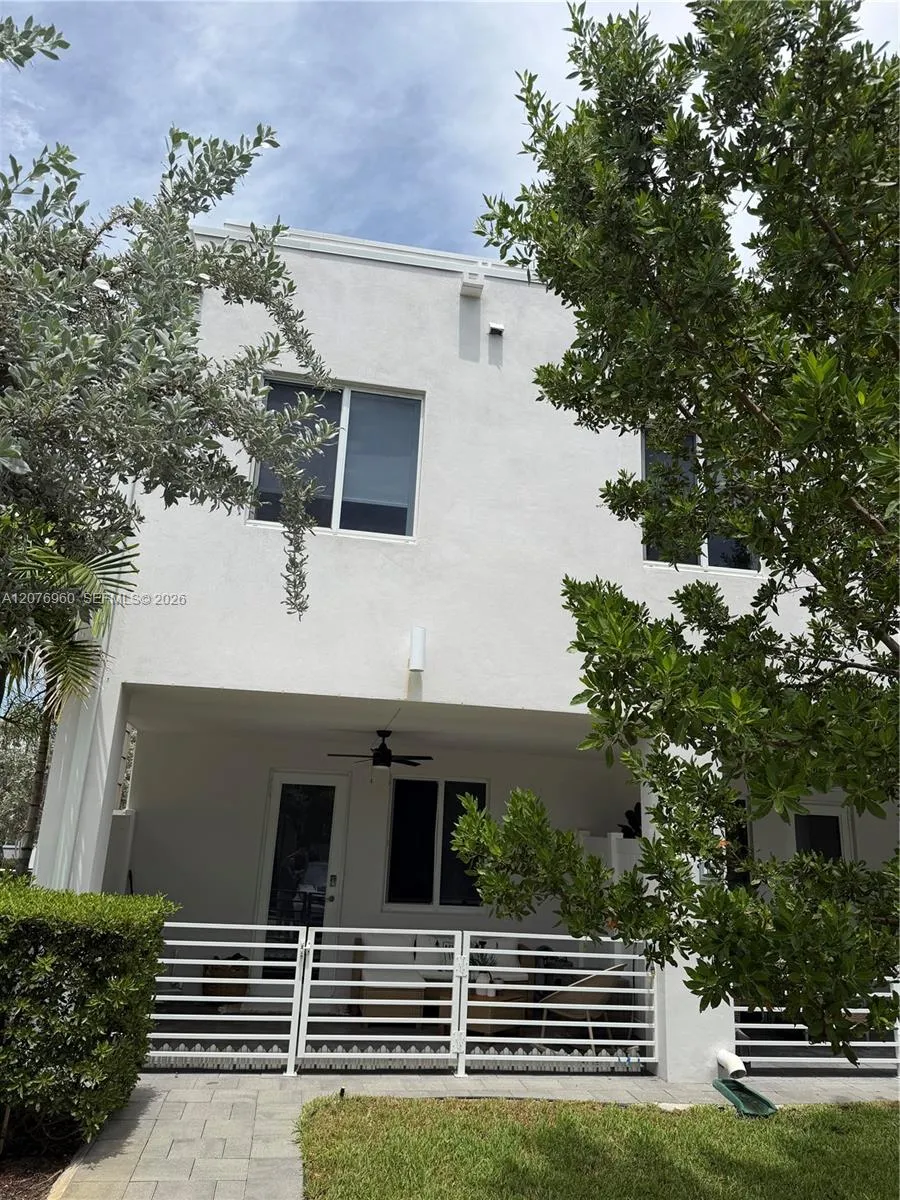 10300 NW 66th St Doral, FL 33178