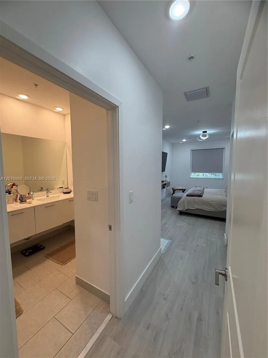 10300 NW 66th St Doral, FL 33178