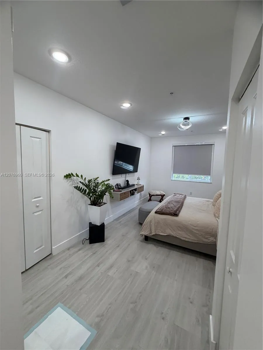 10300 NW 66th St Doral, FL 33178