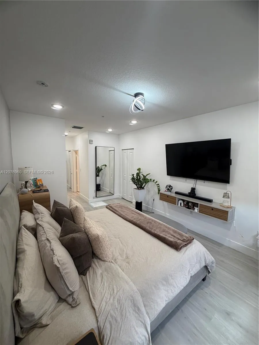 10300 NW 66th St Doral, FL 33178
