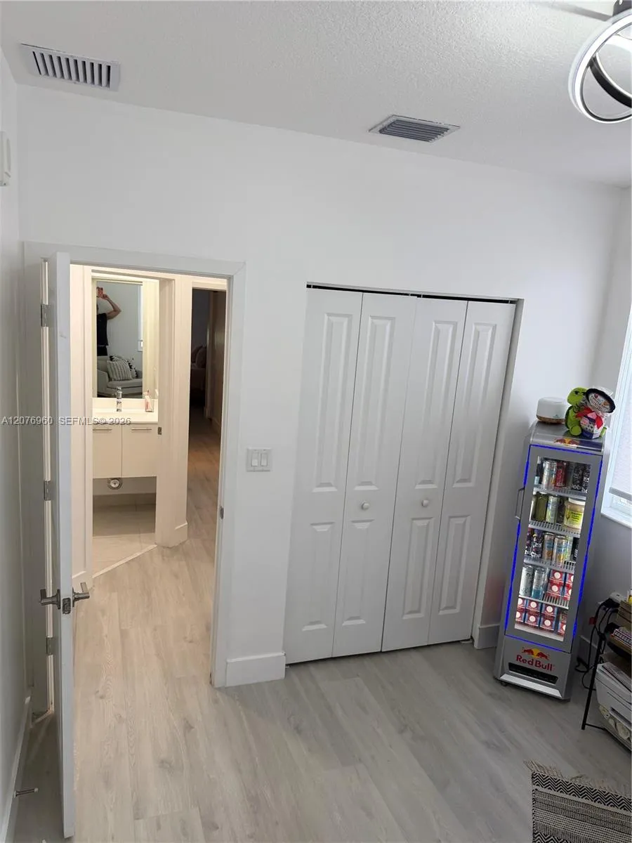 10300 NW 66th St Doral, FL 33178