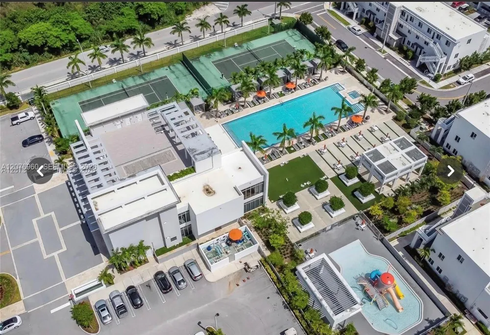 10300 NW 66th St Doral, FL 33178