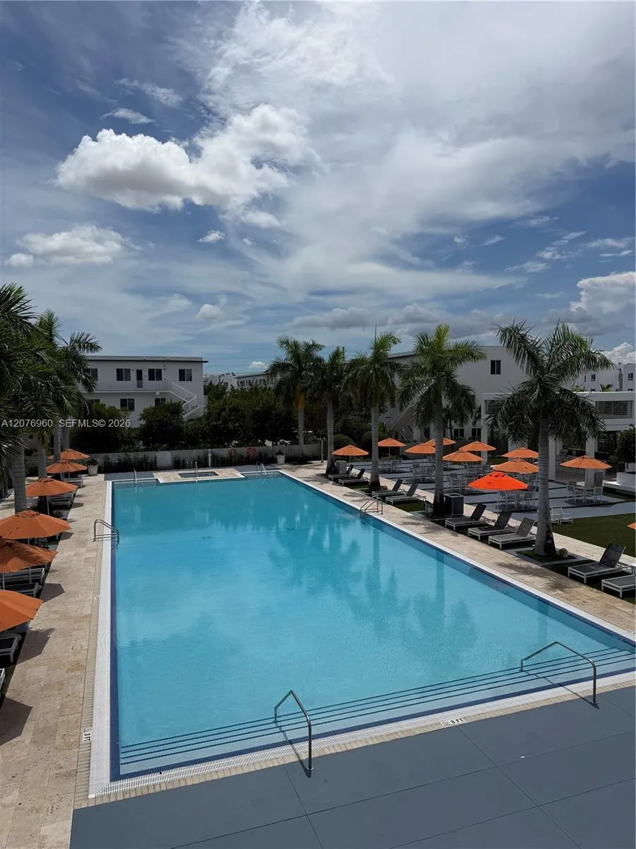 10300 NW 66th St Doral, FL 33178