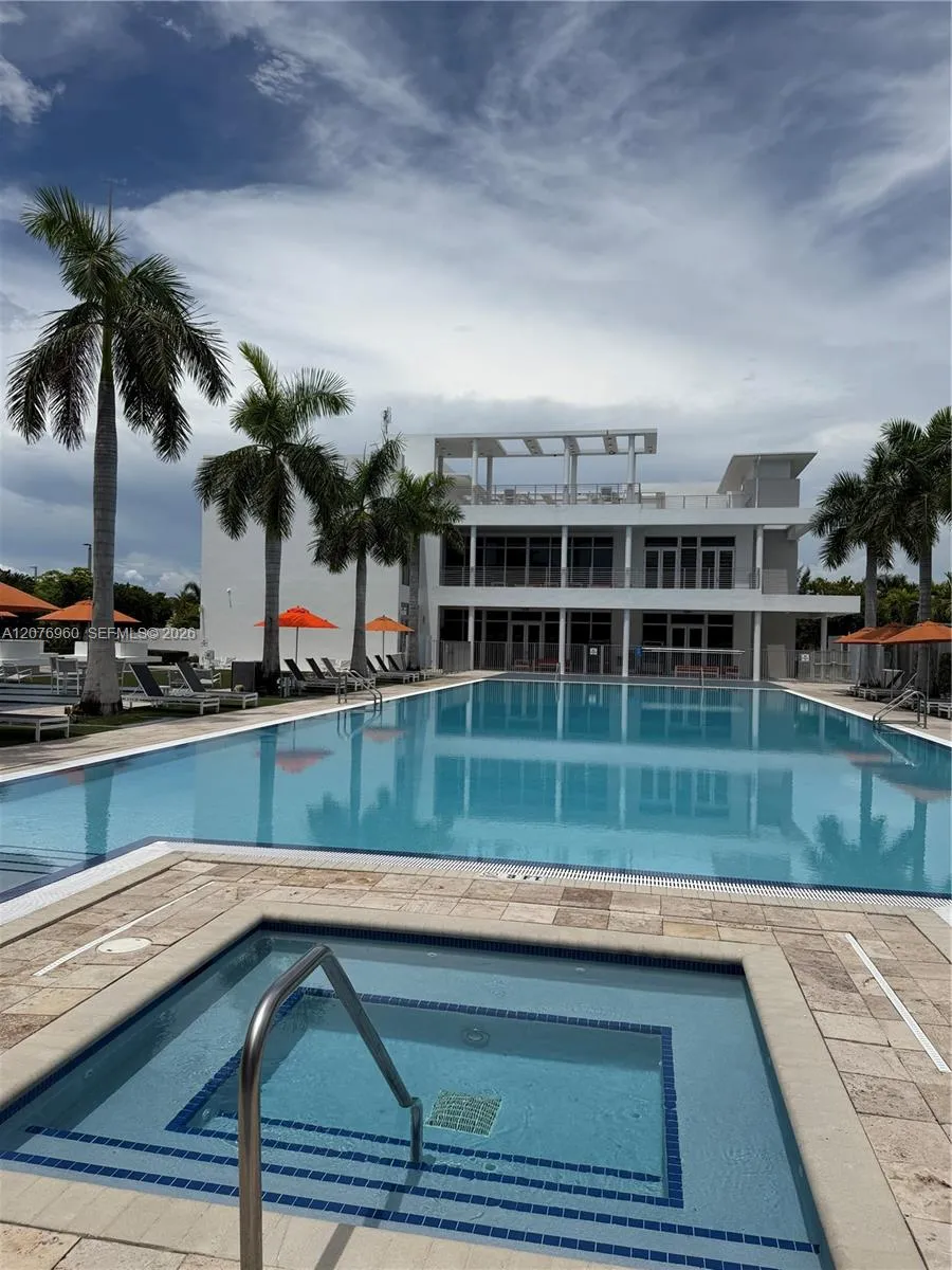 10300 NW 66th St Doral, FL 33178