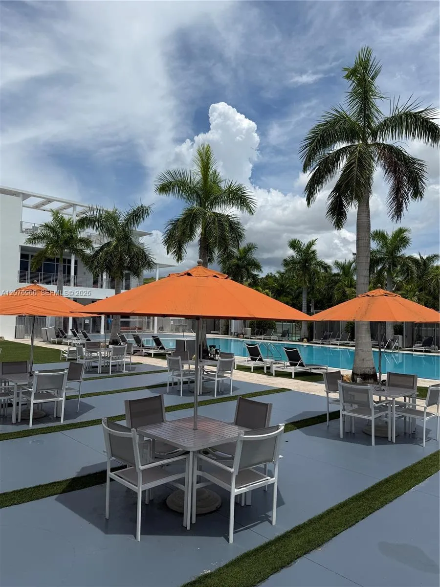 10300 NW 66th St Doral, FL 33178