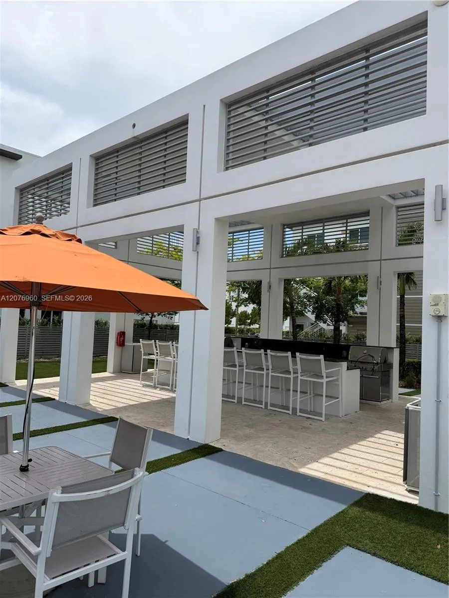 10300 NW 66th St Doral, FL 33178