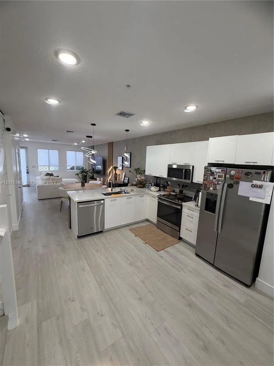 10300 NW 66th St Doral, FL 33178