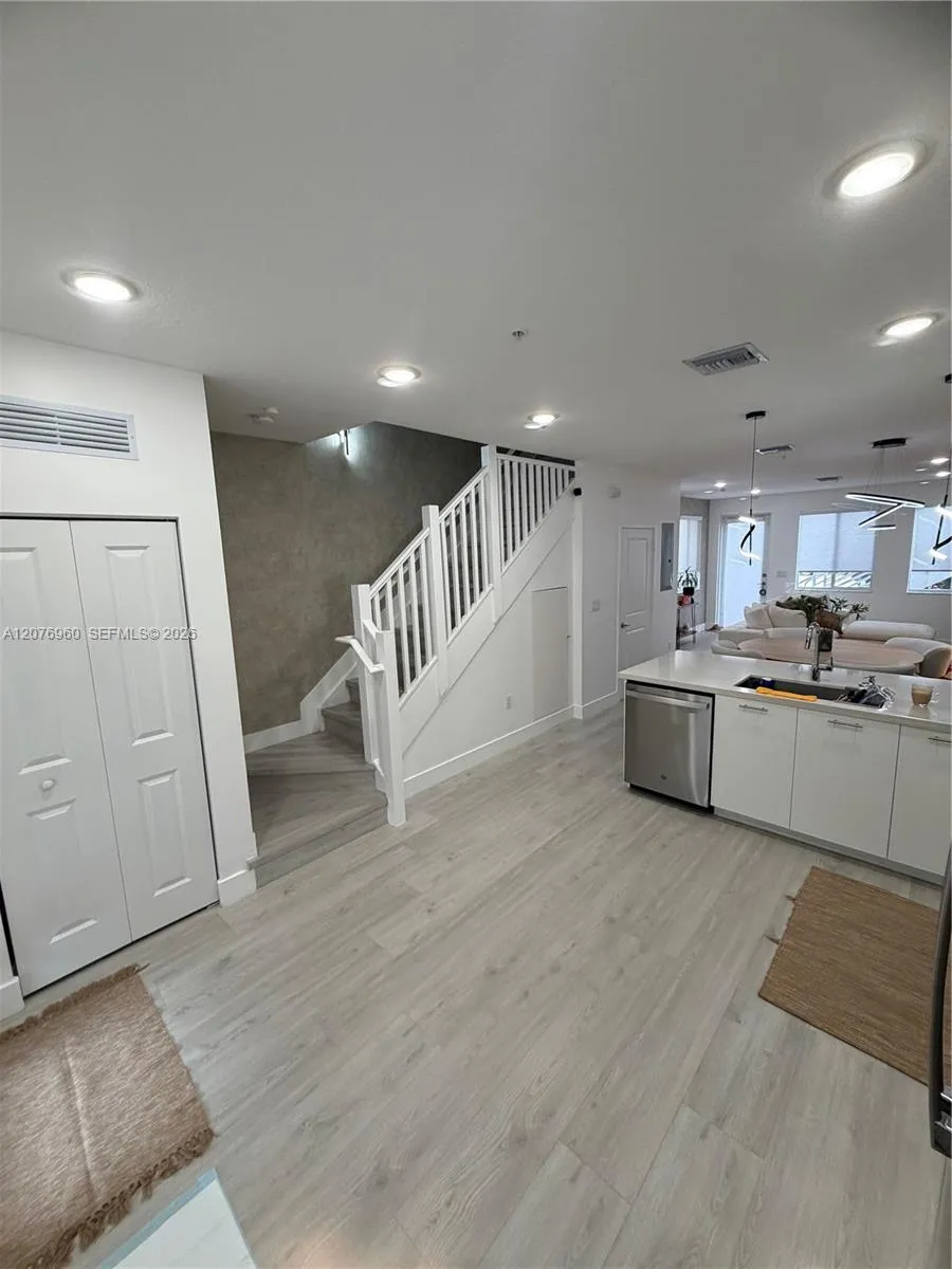 10300 NW 66th St Doral, FL 33178