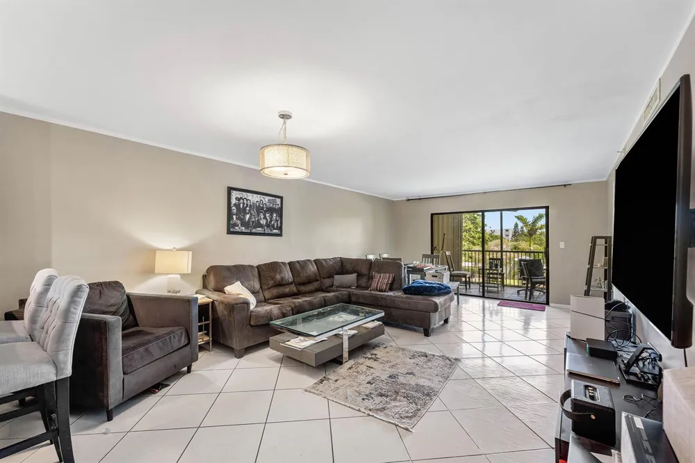 2205 S CYPRESS BEND DRIVE #302 Pompano Beach, FL 33069