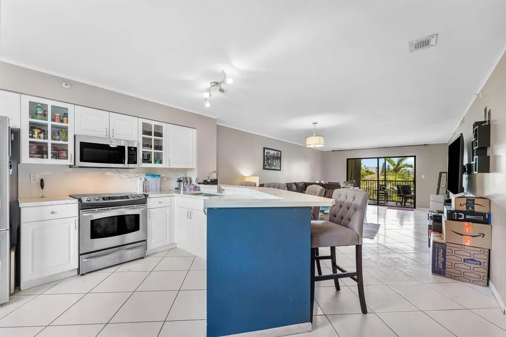 2205 S CYPRESS BEND DRIVE #302 Pompano Beach, FL 33069