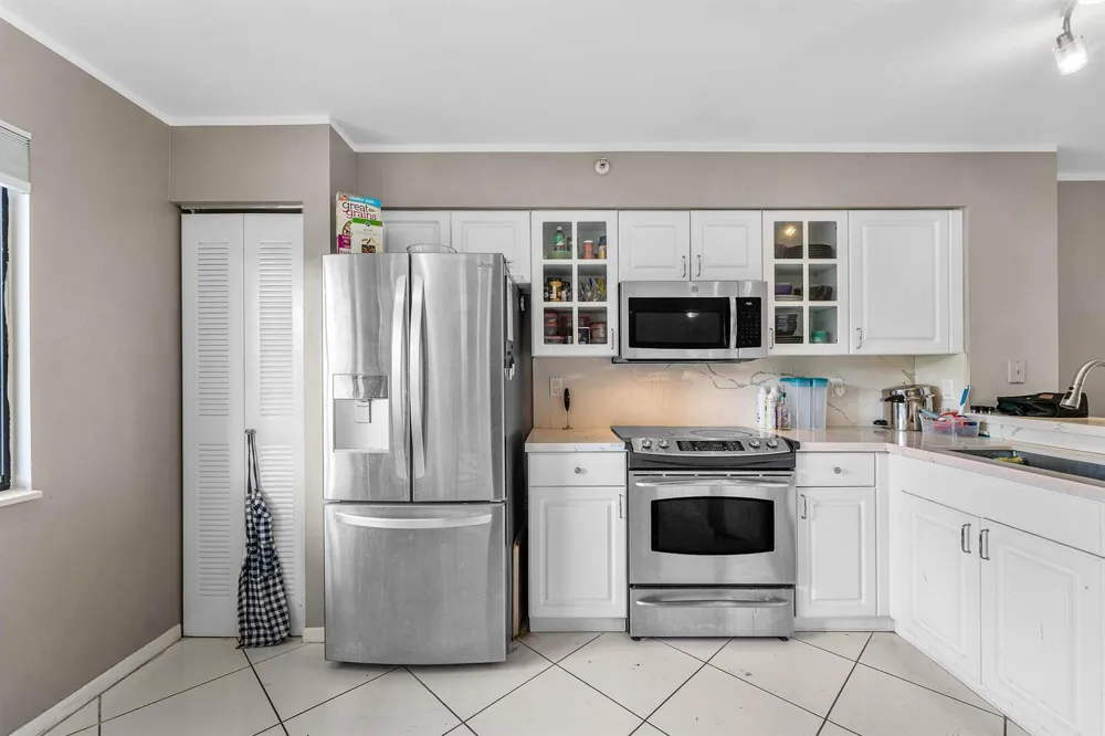 2205 S CYPRESS BEND DRIVE #302 Pompano Beach, FL 33069