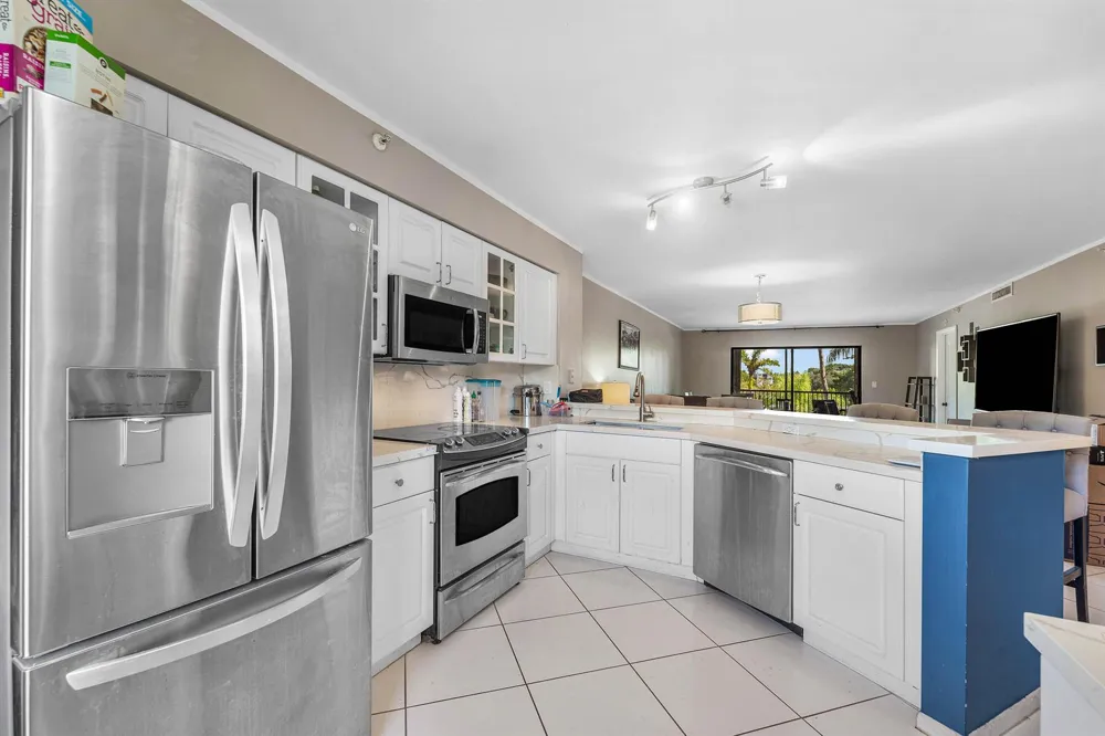 2205 S CYPRESS BEND DRIVE #302 Pompano Beach, FL 33069