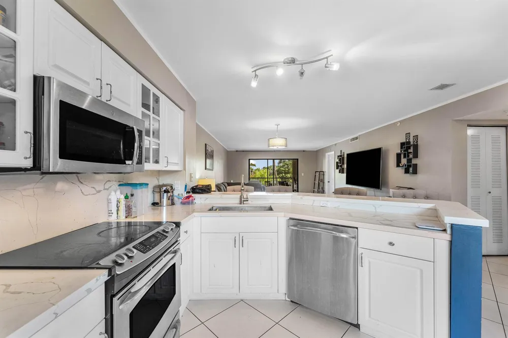 2205 S CYPRESS BEND DRIVE #302 Pompano Beach, FL 33069