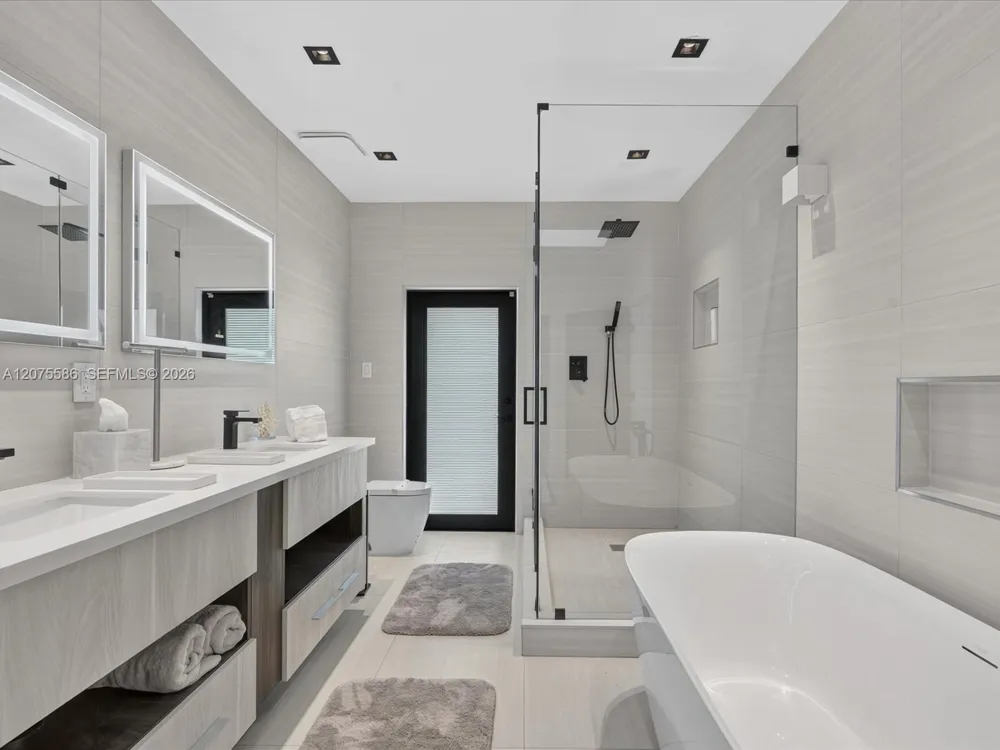 343 Centre Is Golden Beach, FL 33160