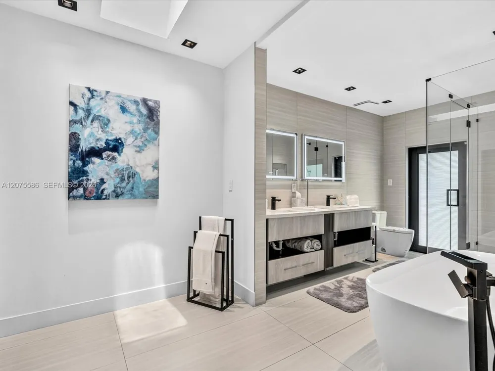 343 Centre Is Golden Beach, FL 33160