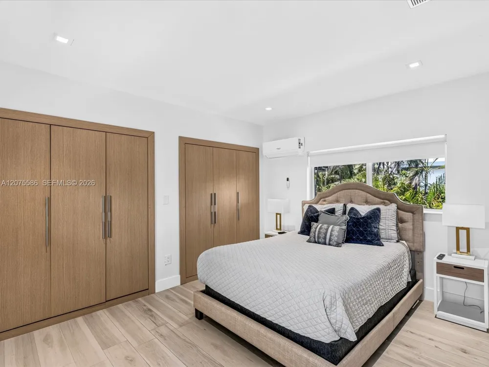 343 Centre Is Golden Beach, FL 33160