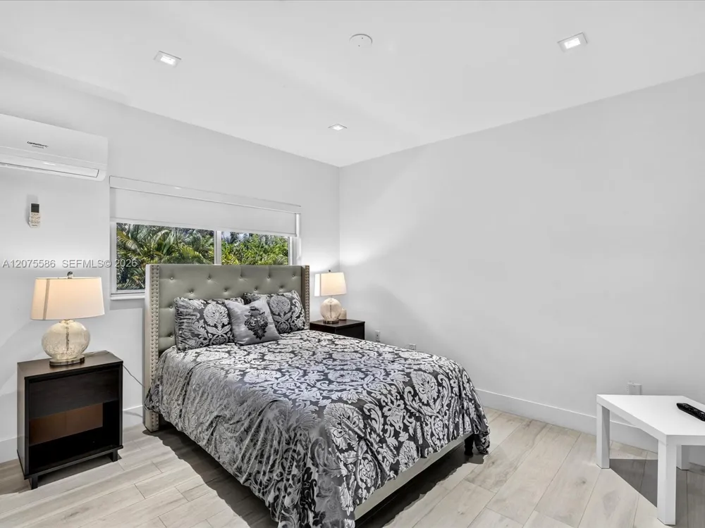 343 Centre Is Golden Beach, FL 33160