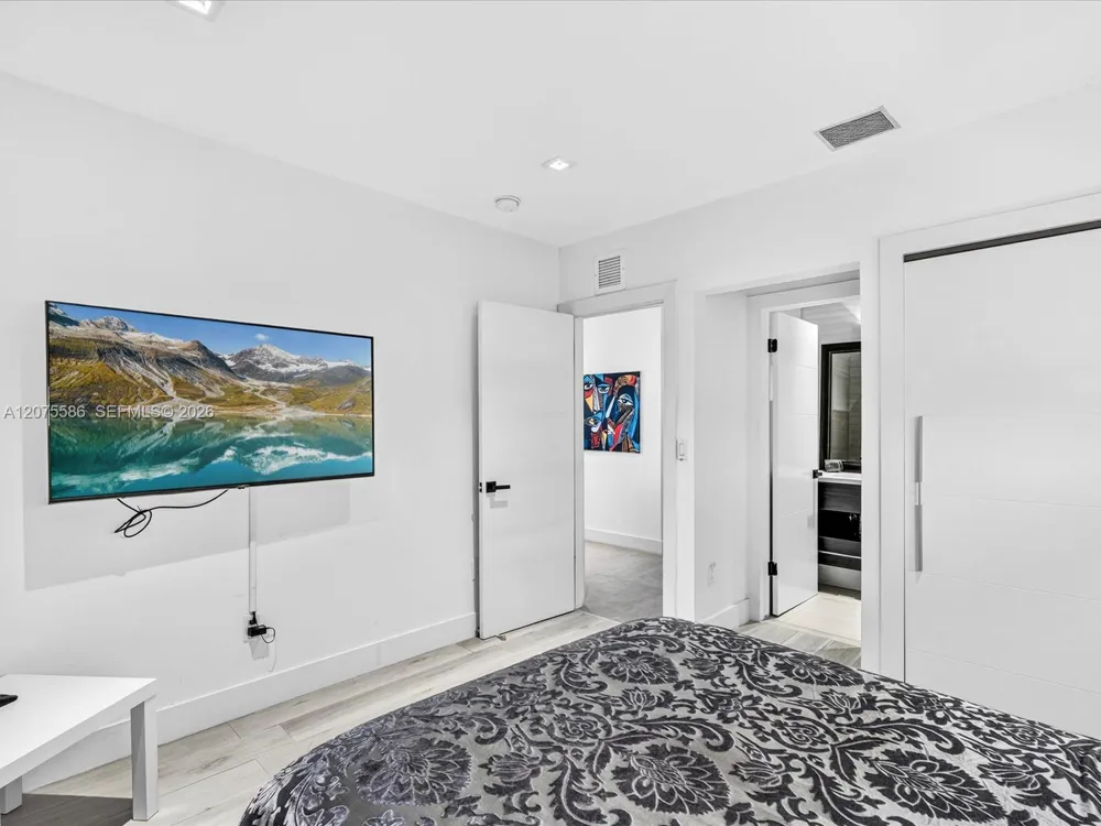 343 Centre Is Golden Beach, FL 33160