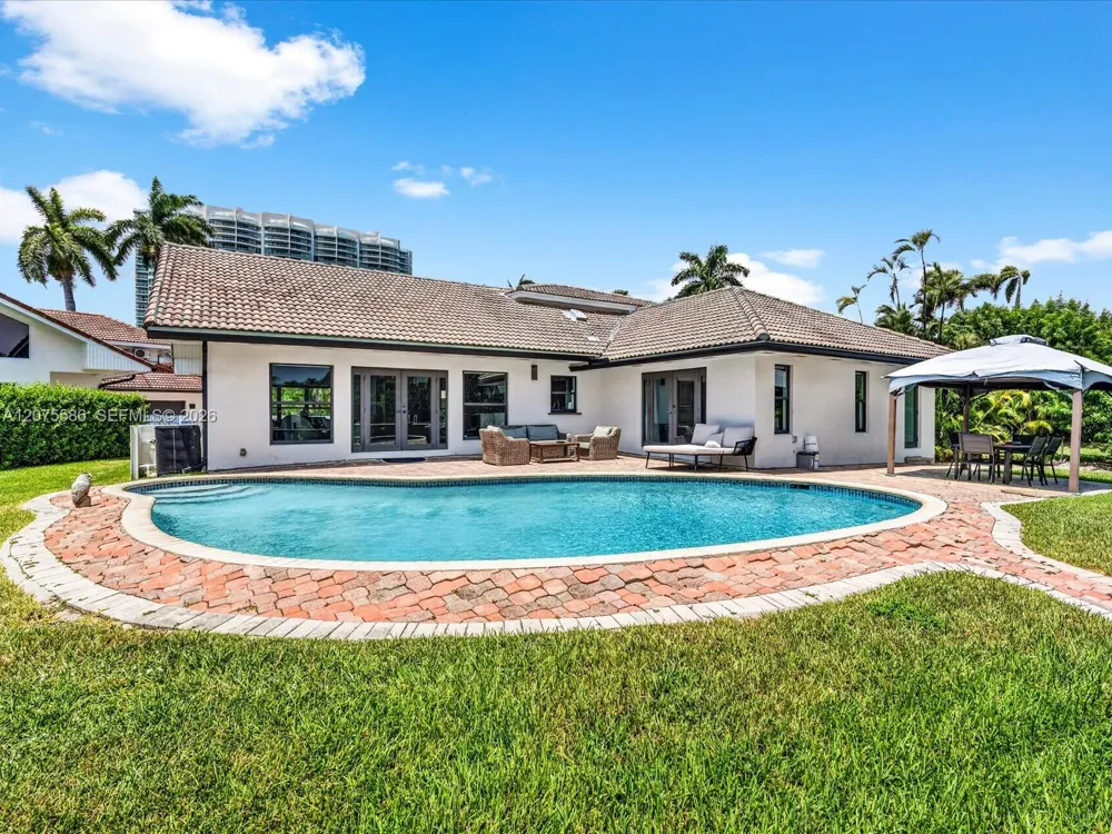 343 Centre Is Golden Beach, FL 33160