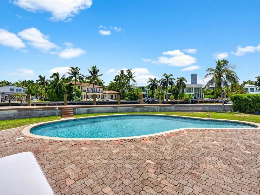 343 Centre Is Golden Beach, FL 33160