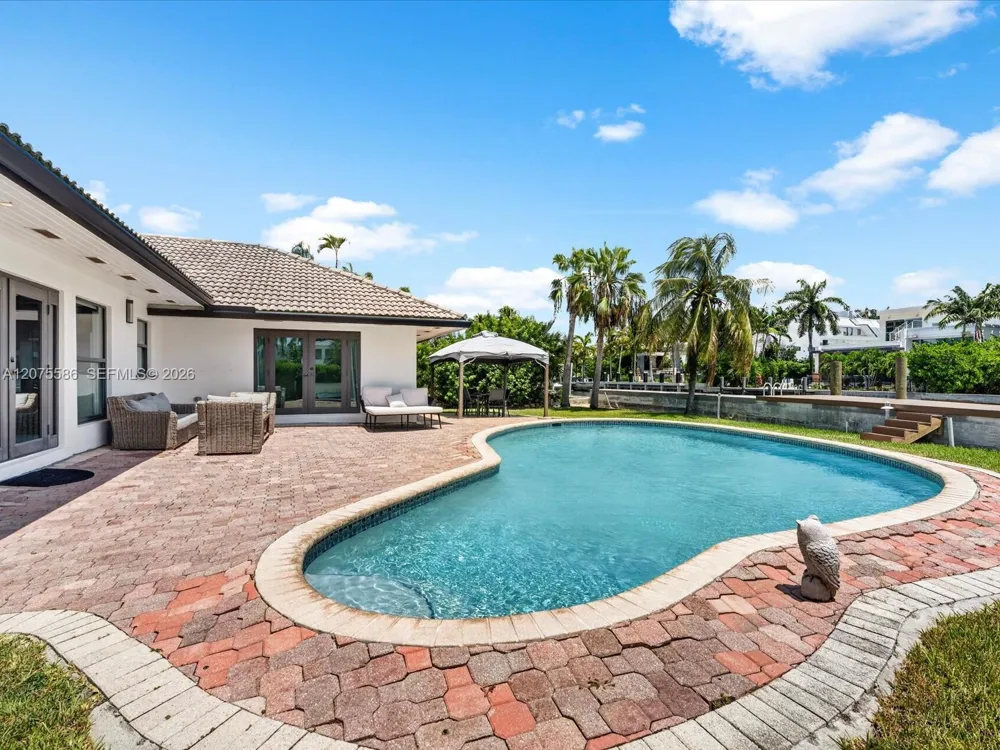 343 Centre Is Golden Beach, FL 33160