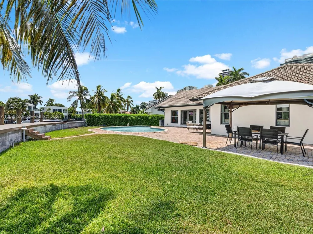 343 Centre Is Golden Beach, FL 33160