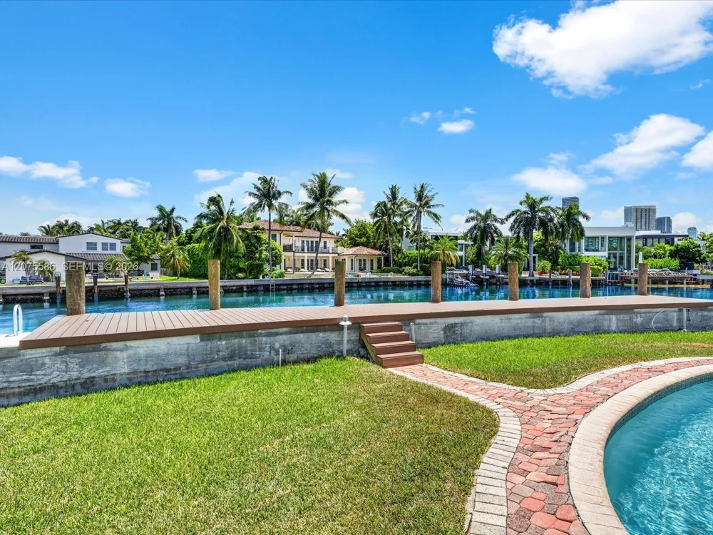 343 Centre Is Golden Beach, FL 33160