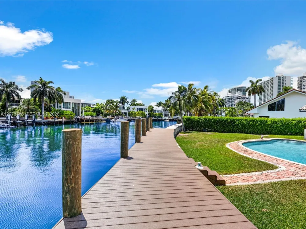 343 Centre Is Golden Beach, FL 33160