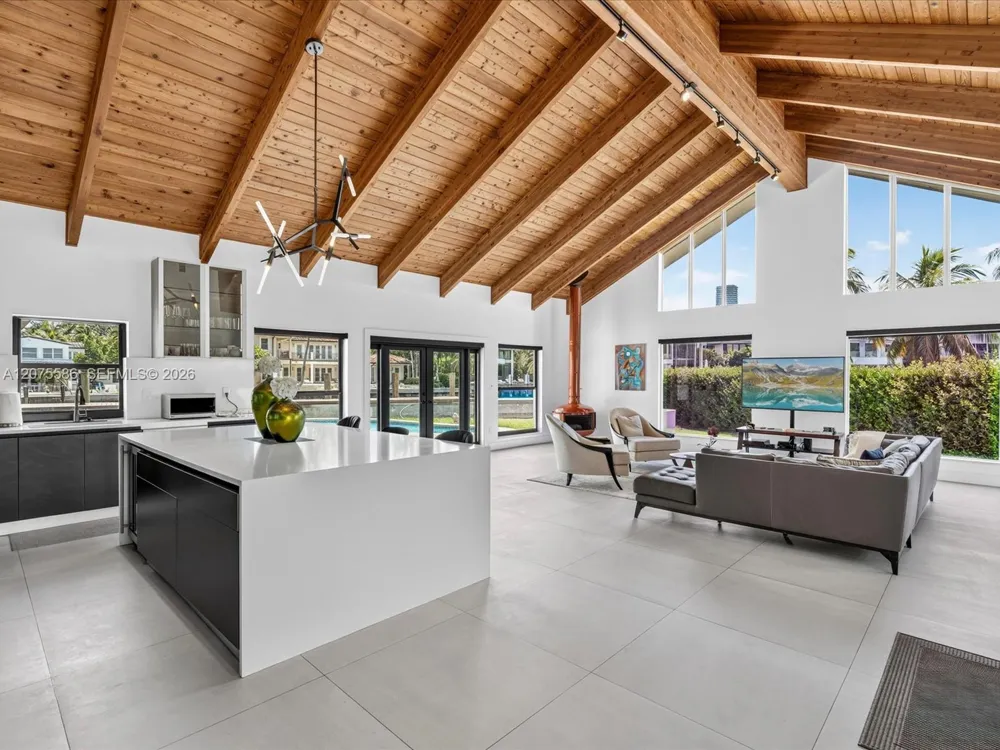 343 Centre Is Golden Beach, FL 33160