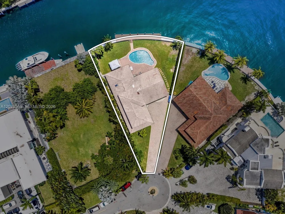 343 Centre Is Golden Beach, FL 33160