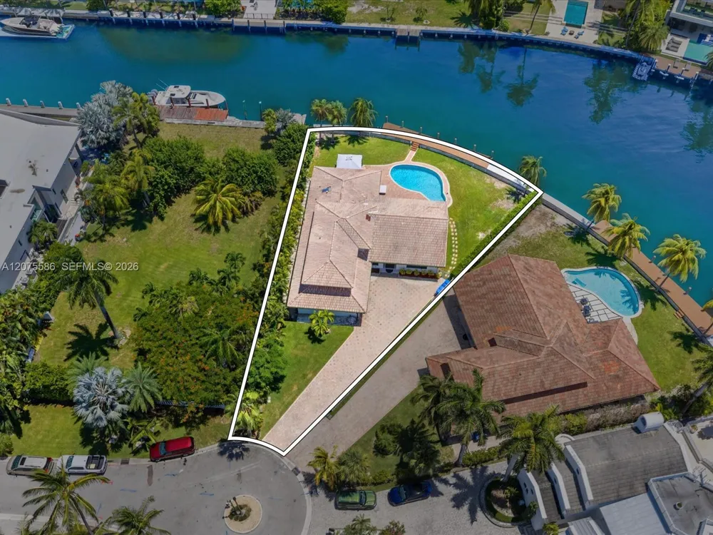 343 Centre Is Golden Beach, FL 33160