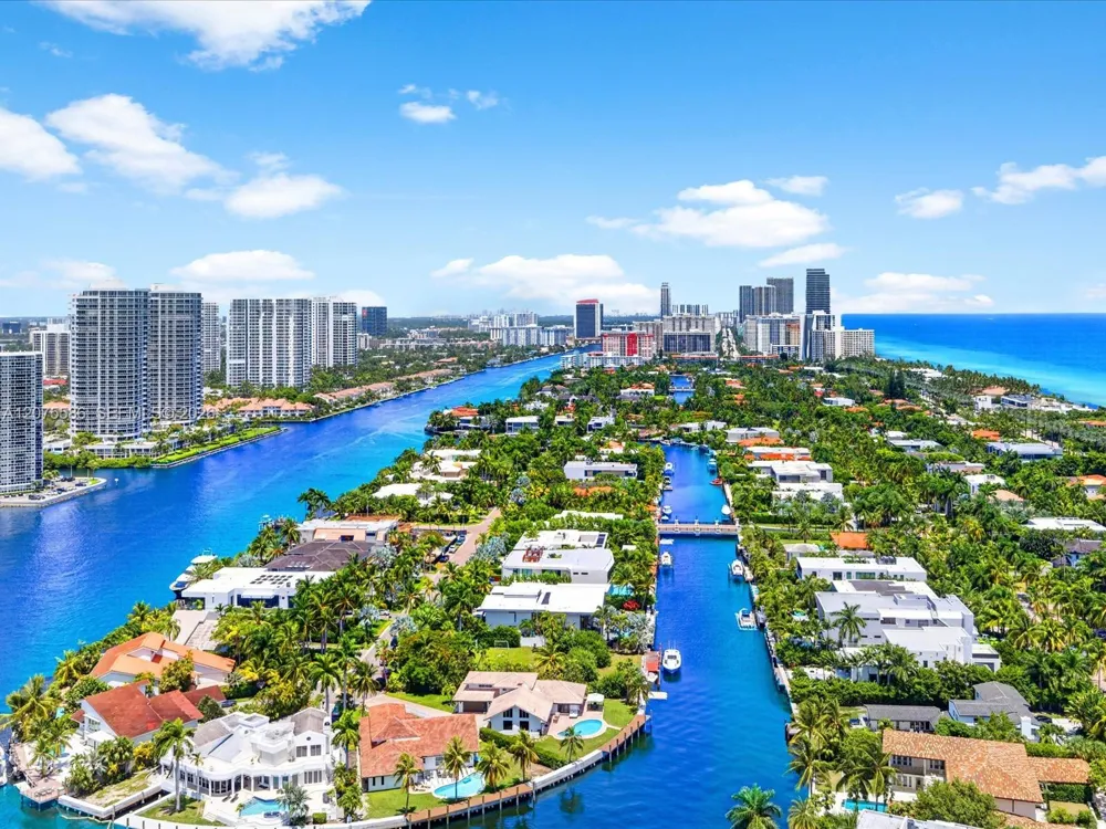 343 Centre Is Golden Beach, FL 33160