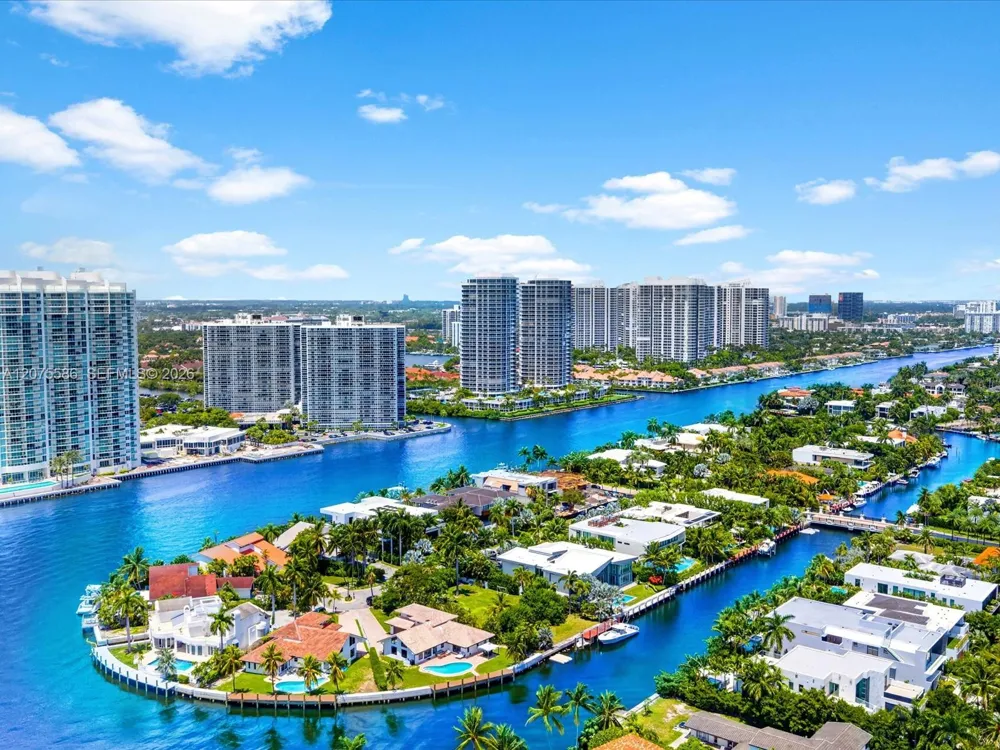 343 Centre Is Golden Beach, FL 33160