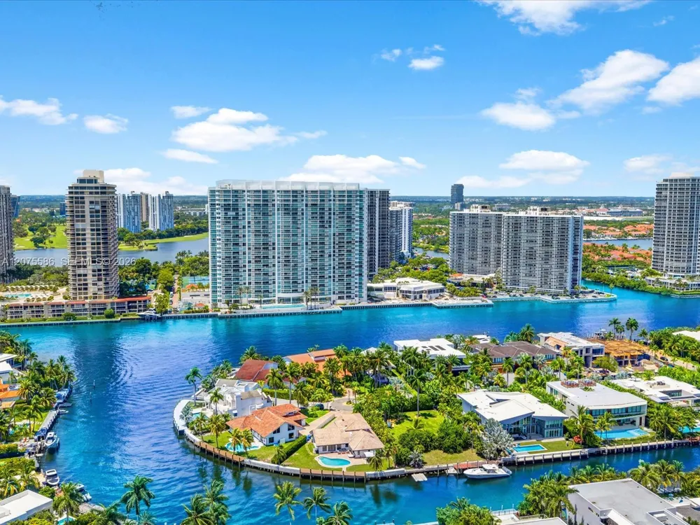 343 Centre Is Golden Beach, FL 33160