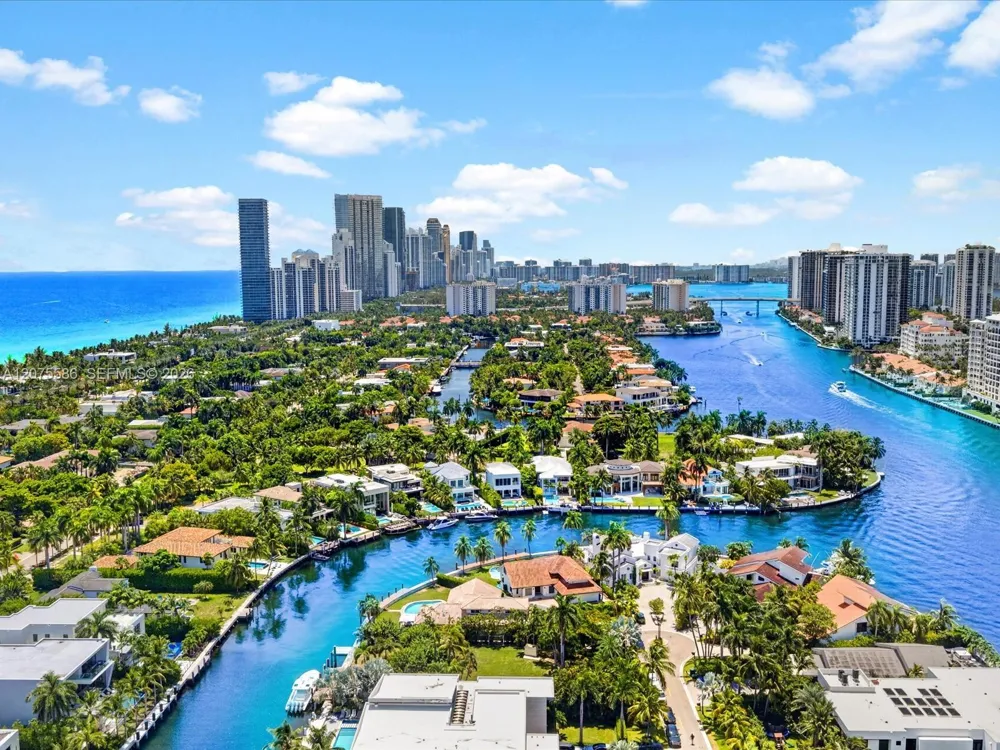343 Centre Is Golden Beach, FL 33160